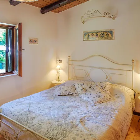 In The Woods House For 8 Persons And Large Garden Nebbiuno