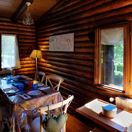 In The Woods House For 8 Persons And Large Garden