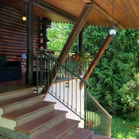 In The Woods House For 8 Persons And Large Garden