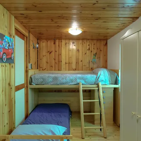 In The Woods House For 8 Persons And Large Garden Chalet