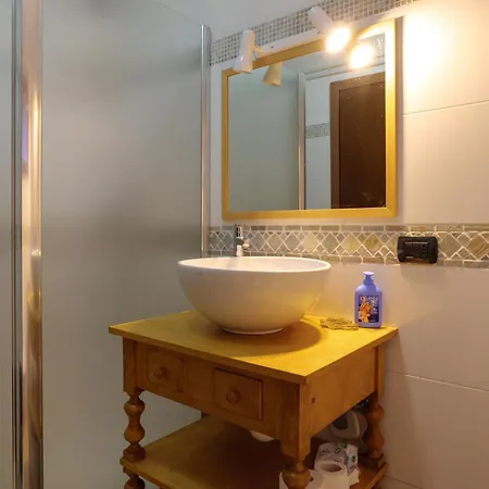 In The Woods House For 8 Persons And Large Garden Chalet Nebbiuno