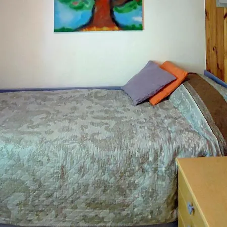 In The Woods House For 8 Persons And Large Garden