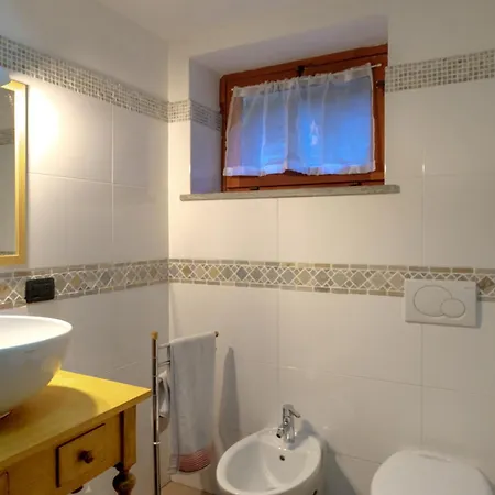 In The Woods House For 8 Persons And Large Garden Nebbiuno