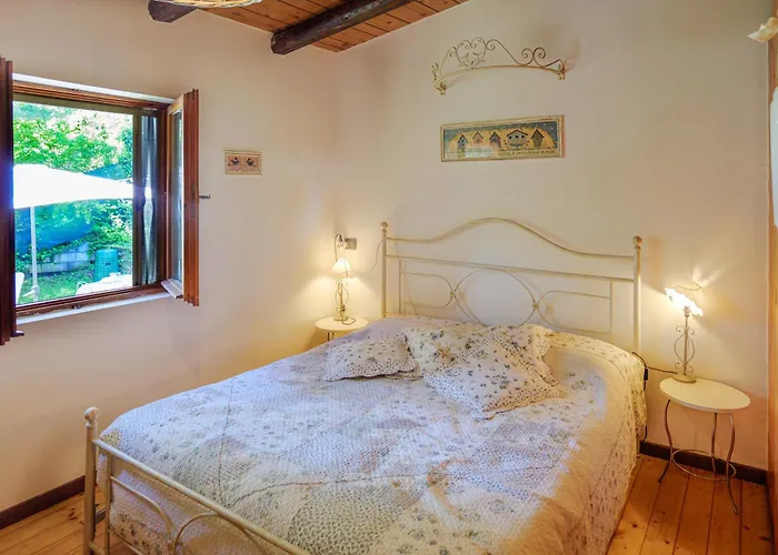 In The Woods House For 8 Persons And Large Garden Nebbiuno