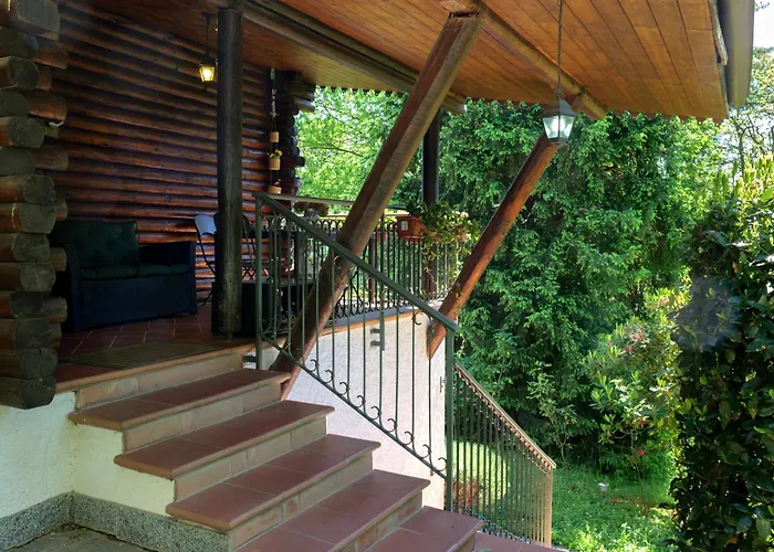 In The Woods House For 8 Persons And Large Garden