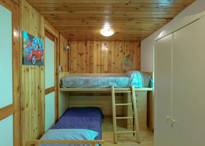 In The Woods House For 8 Persons And Large Garden Chalet