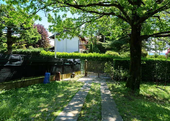 In The Woods House For 8 Persons And Large Garden Nebbiuno