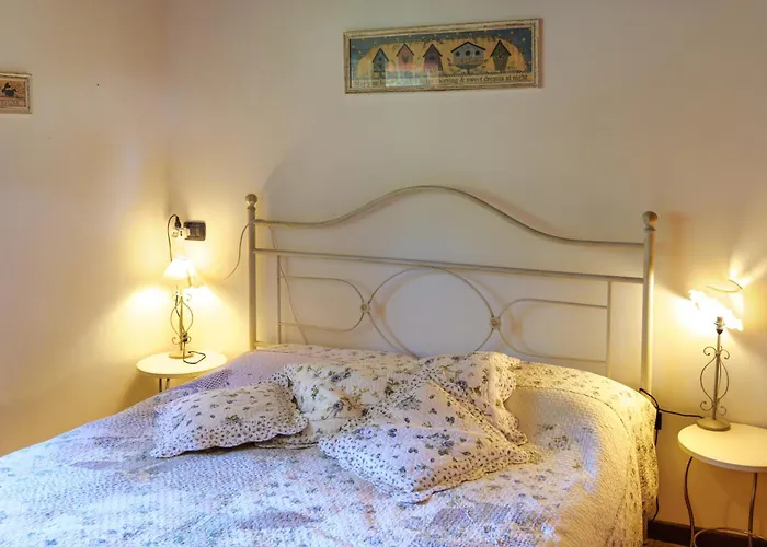 In The Woods House For 8 Persons And Large Garden