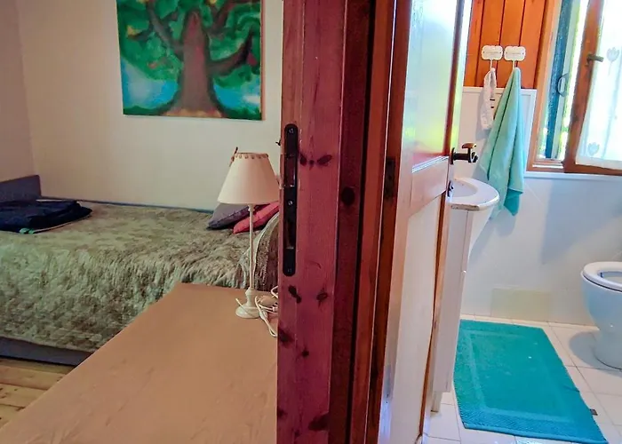 In The Woods House For 8 Persons And Large Garden