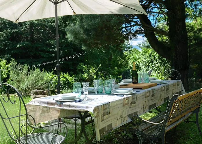 In The Woods House For 8 Persons And Large Garden Chalet Nebbiuno