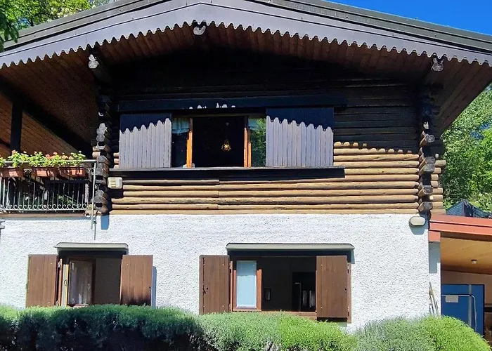 In The Woods House For 8 Persons And Large Garden *