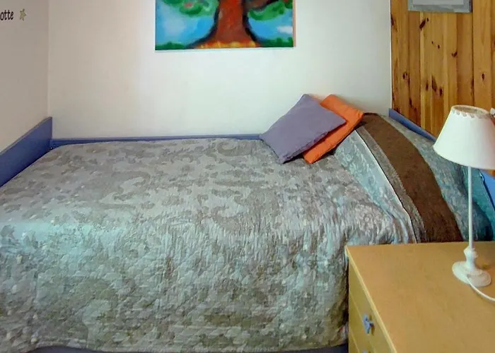 In The Woods House For 8 Persons And Large Garden