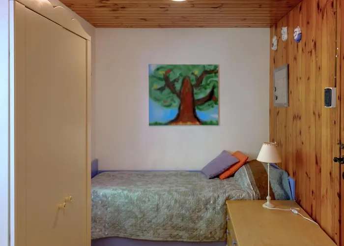 In The Woods House For 8 Persons And Large Garden Chalet